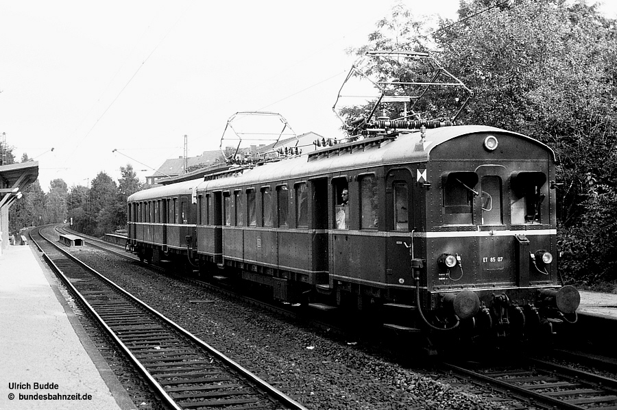 http://www.bundesbahnzeit.de/dso/Bochum 85, Jub Zuege/b13-ET85_07.jpg